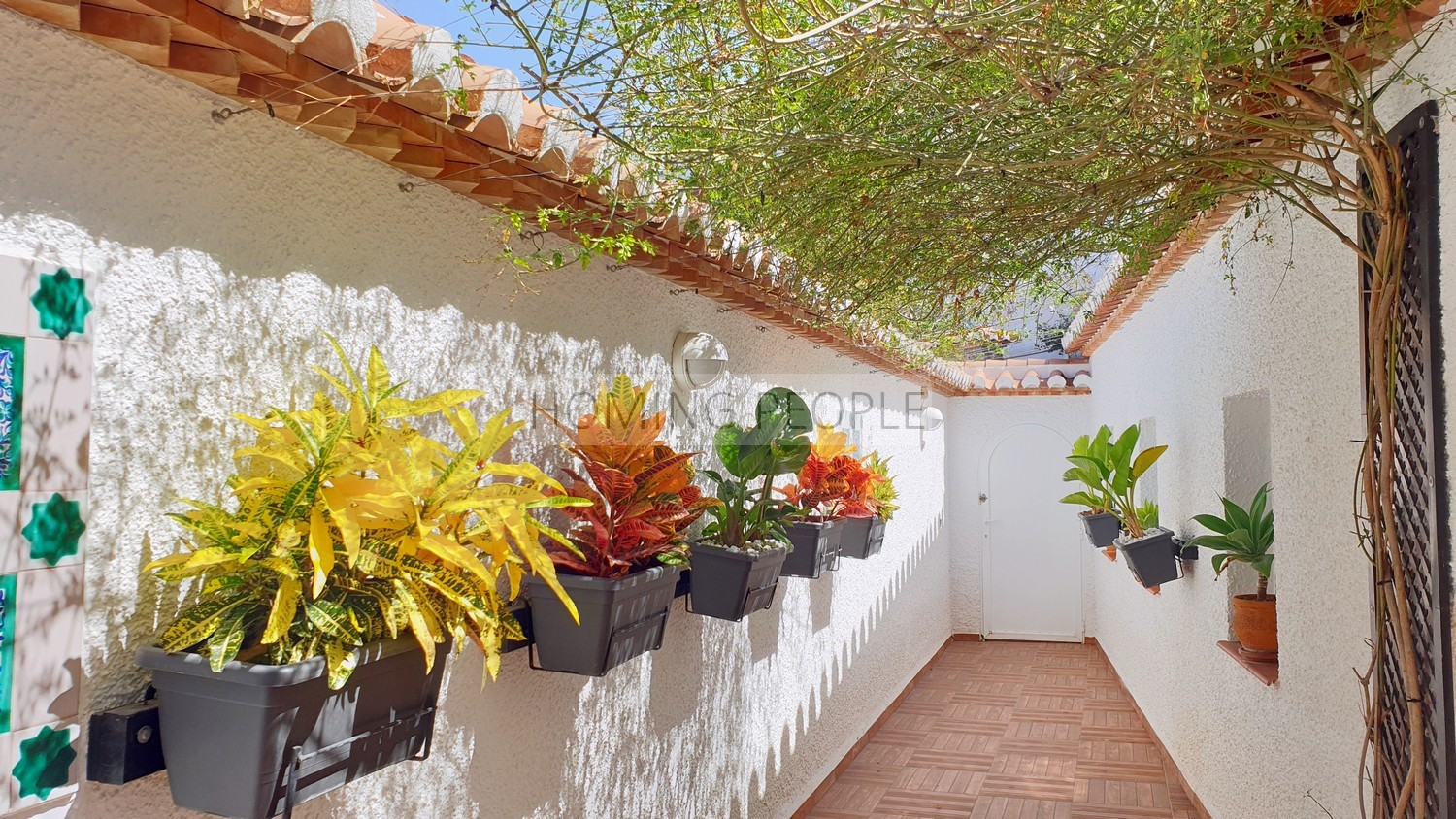 Villa con piscina y bonitas vistas naturales al mar