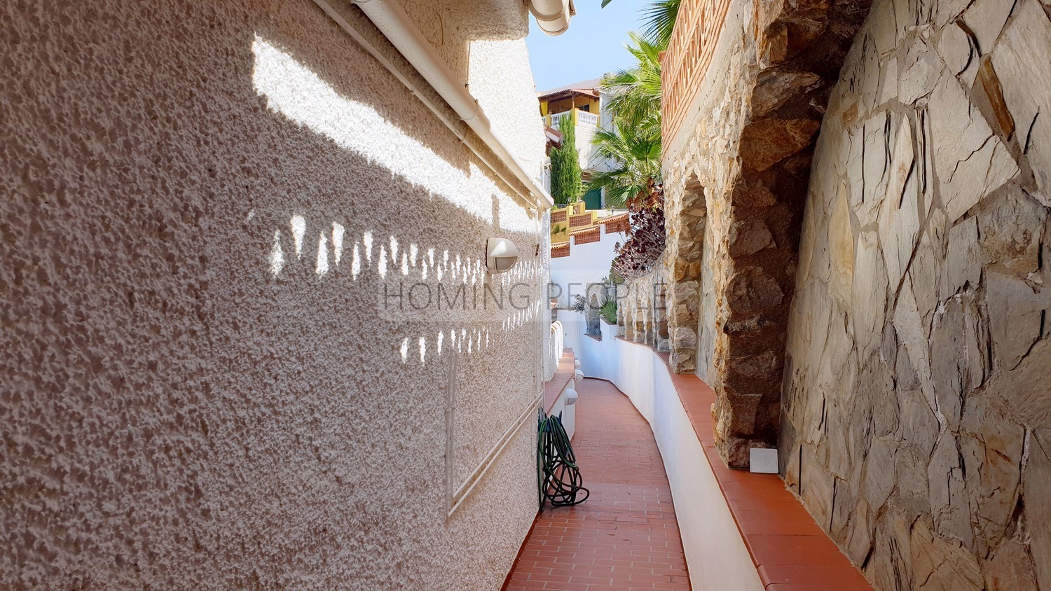 Villa con piscina y bonitas vistas naturales al mar