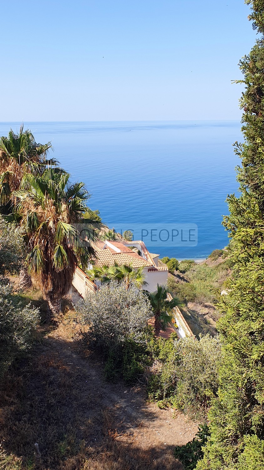 Villa con piscina y bonitas vistas naturales al mar