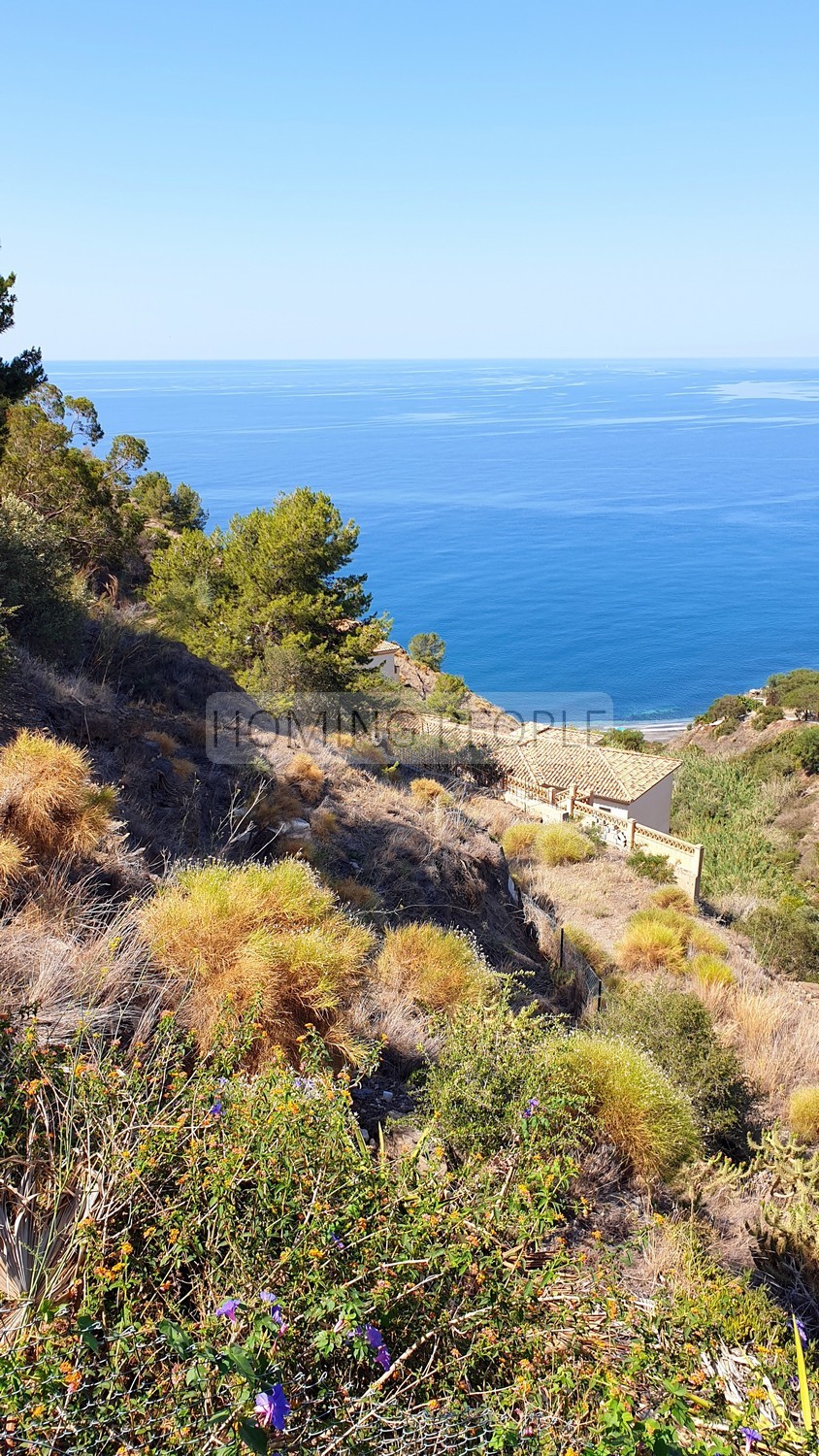 Villa con piscina y bonitas vistas naturales al mar