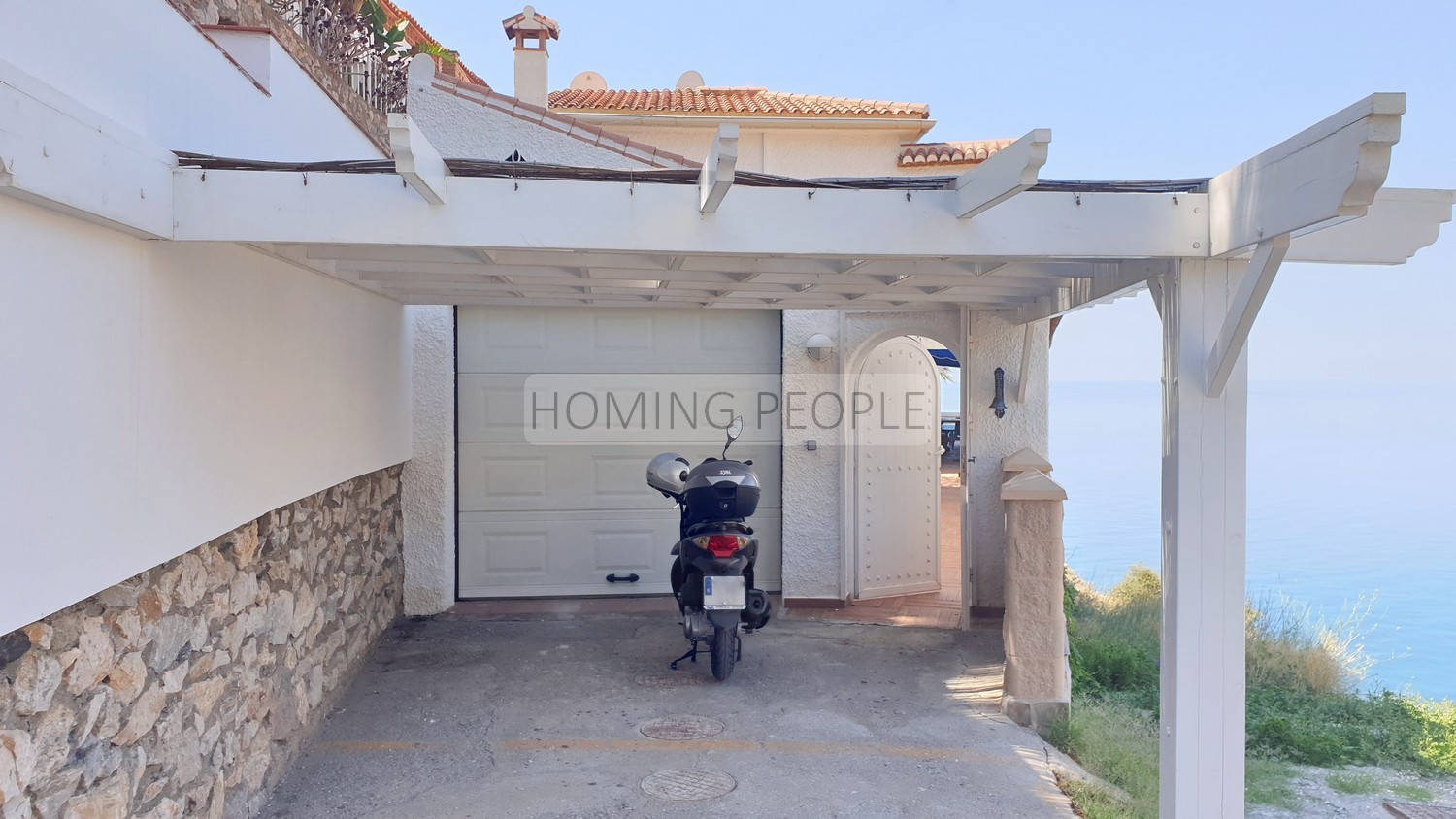 Villa con piscina y bonitas vistas naturales al mar