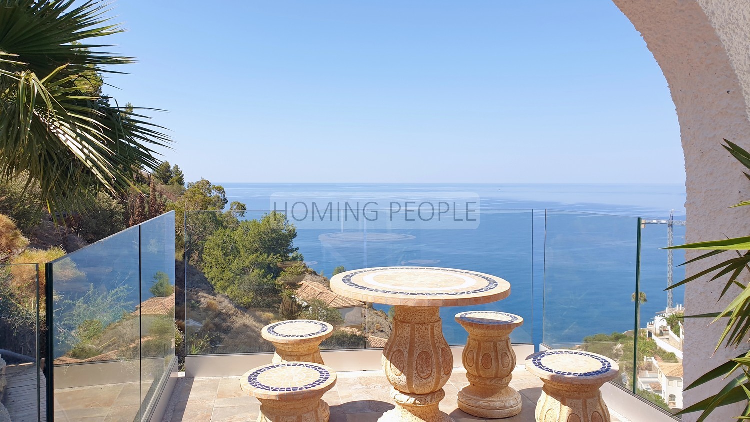 Villa con piscina y bonitas vistas naturales al mar