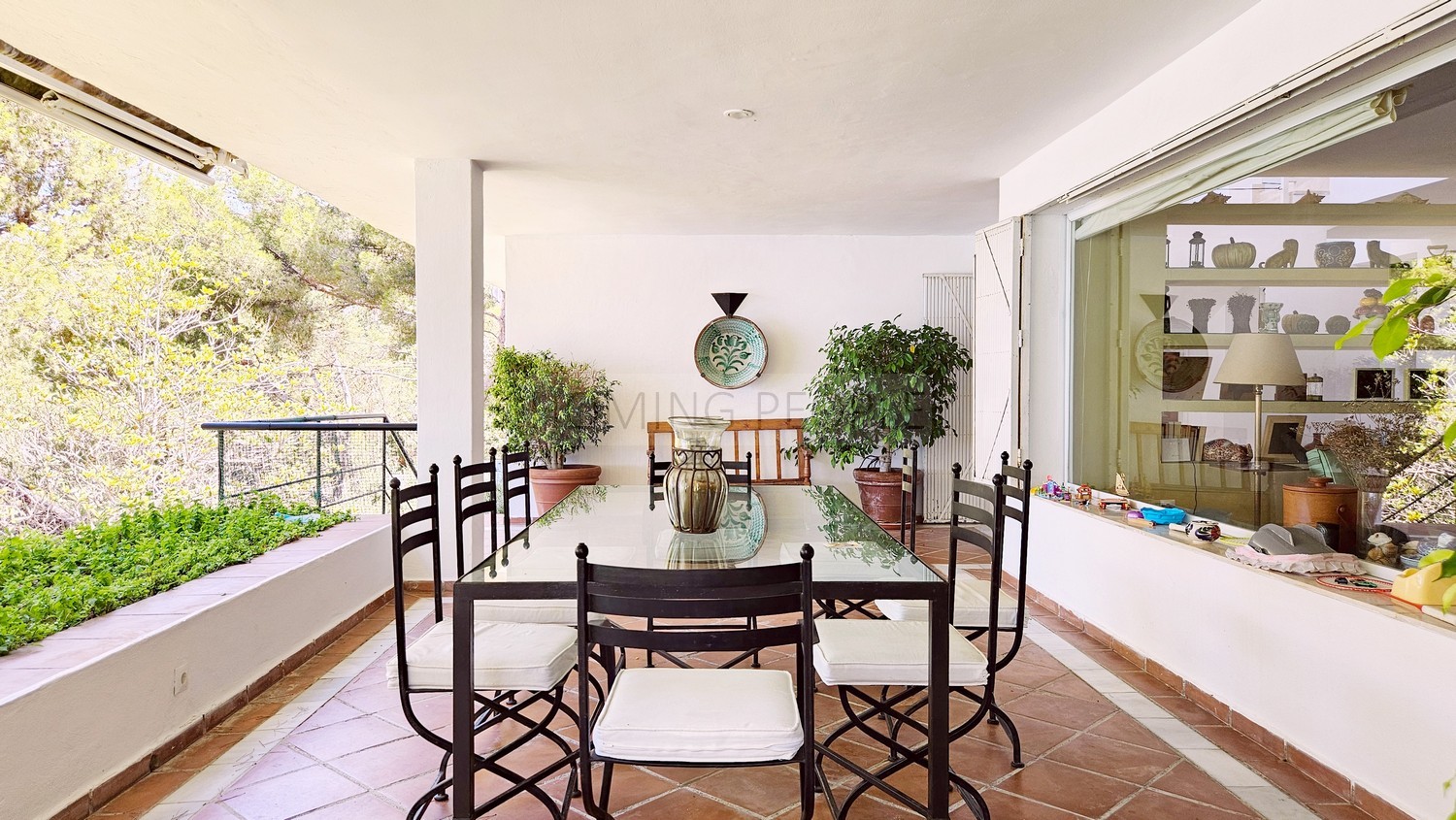 Villa familiar con piscina y jardín... y encantadoras vistas a la bahía