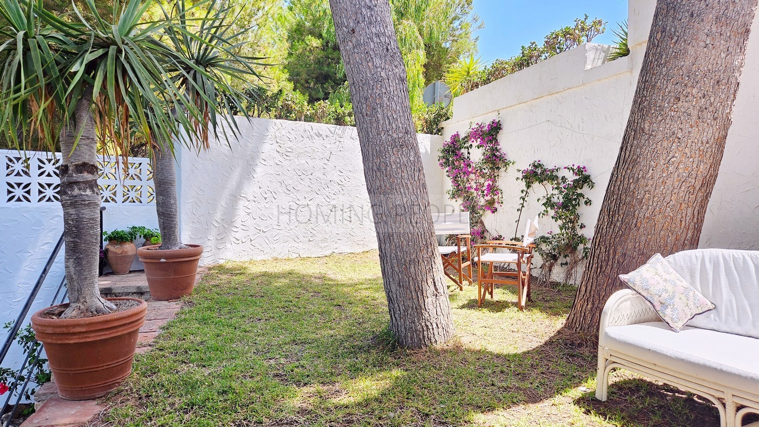 Villa familiar con piscina y jardín... y encantadoras vistas a la bahía