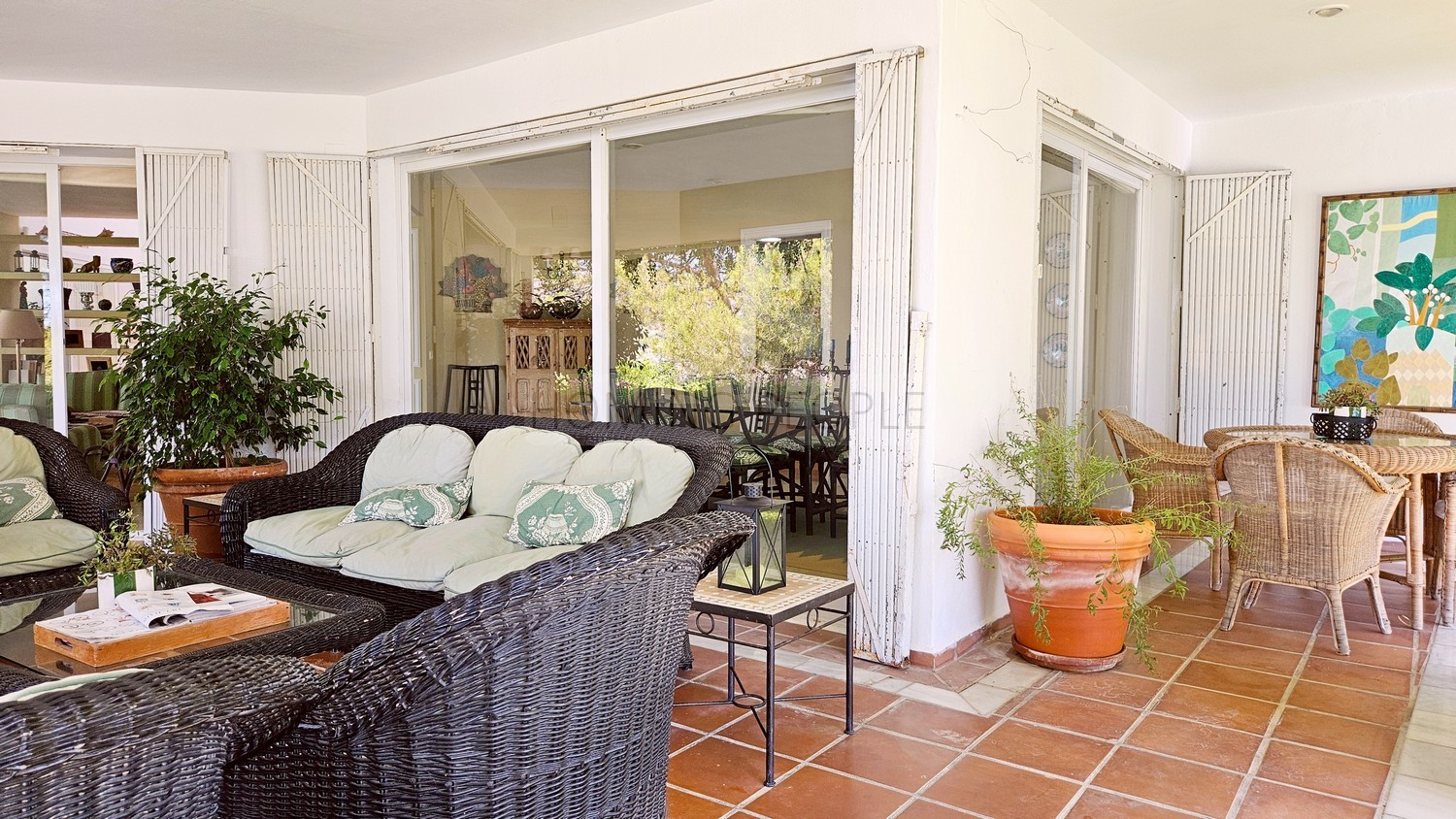 Villa familiar con piscina y jardín... y encantadoras vistas a la bahía