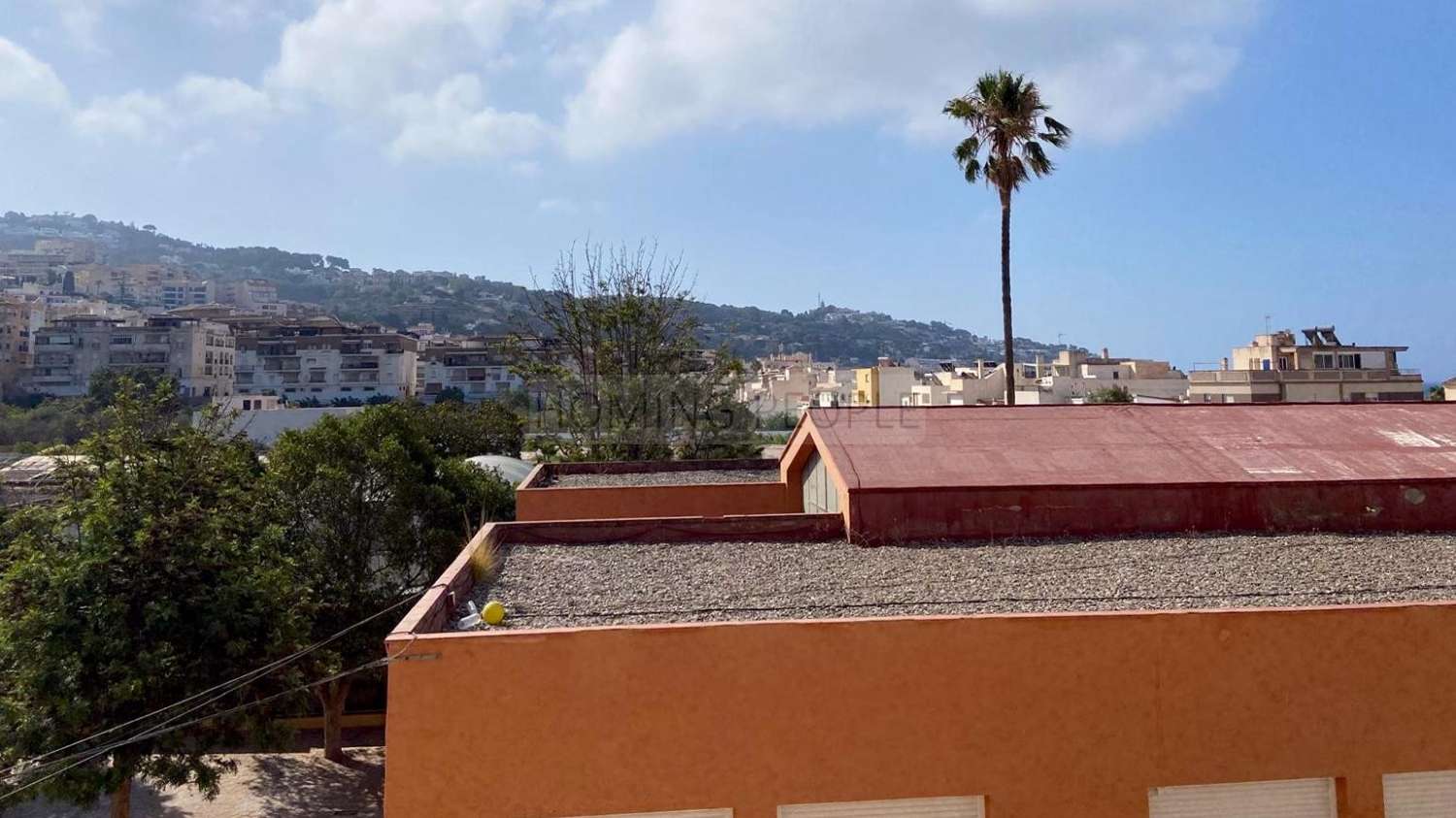 [ALQUILADO]: Piso de segunda línea de playa con terraza, a un paso de todo y con opción de aparcamiento