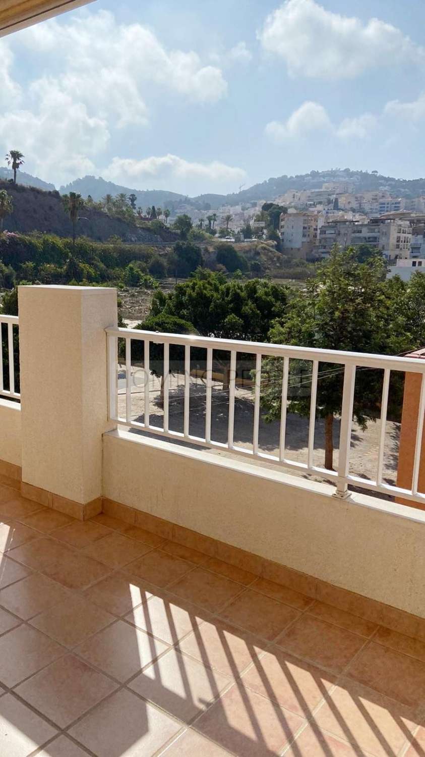 [ALQUILADO]: Piso de segunda línea de playa con terraza, a un paso de todo y con opción de aparcamiento