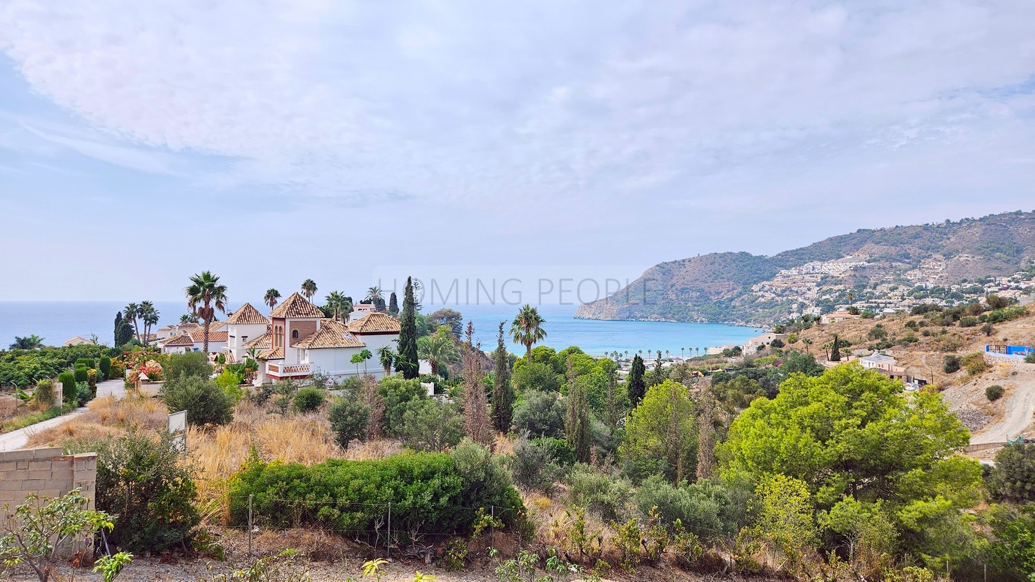 Country house with guest apartment, swimming pool and beautiful views of the bay