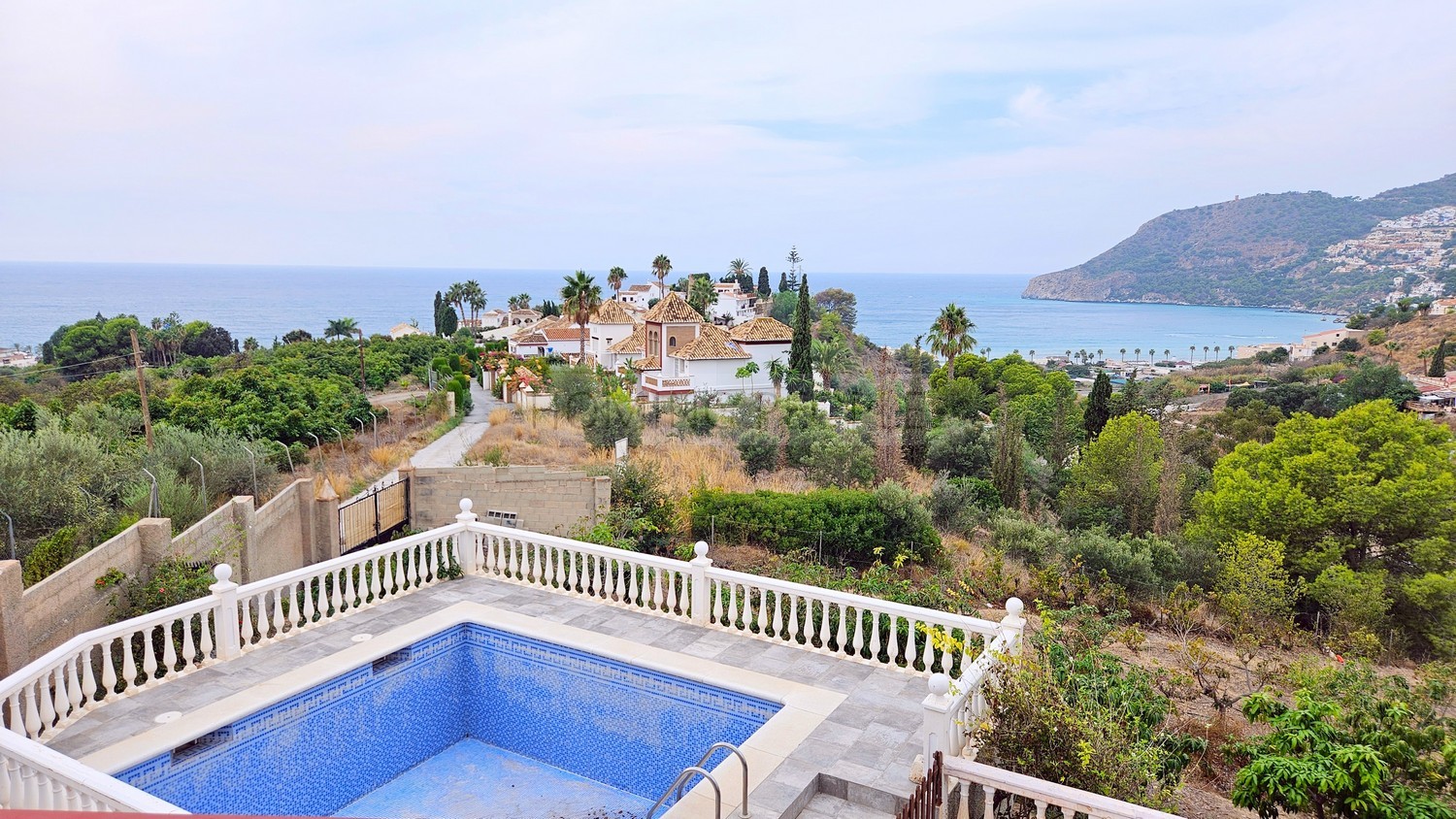 Maison de campagne avec appartement d'invité, piscine... et une très belle vue sur la baie!