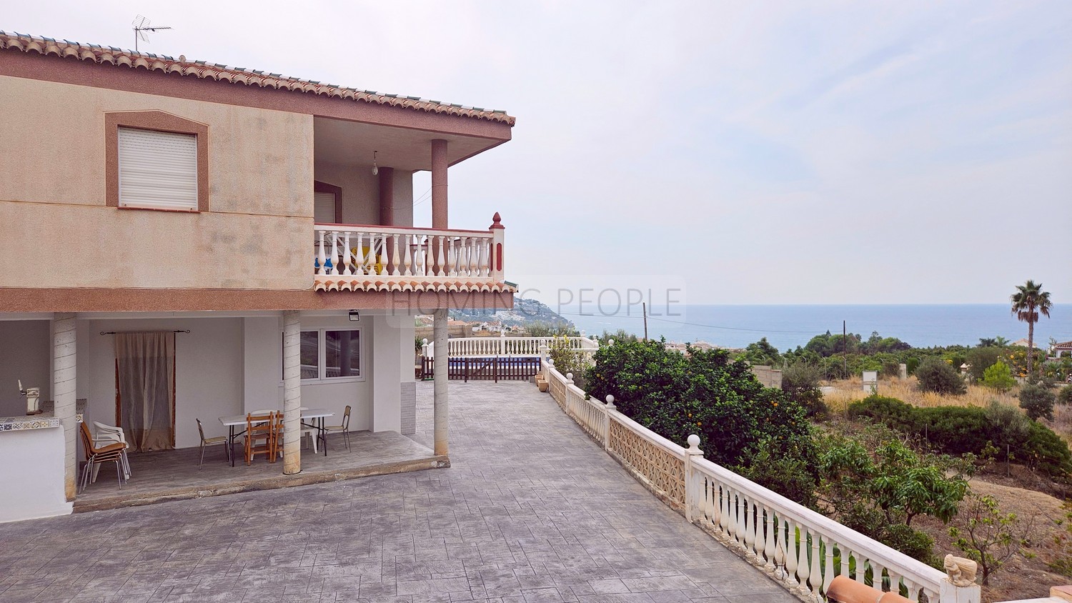 Country house with guest apartment, swimming pool and beautiful views of the bay