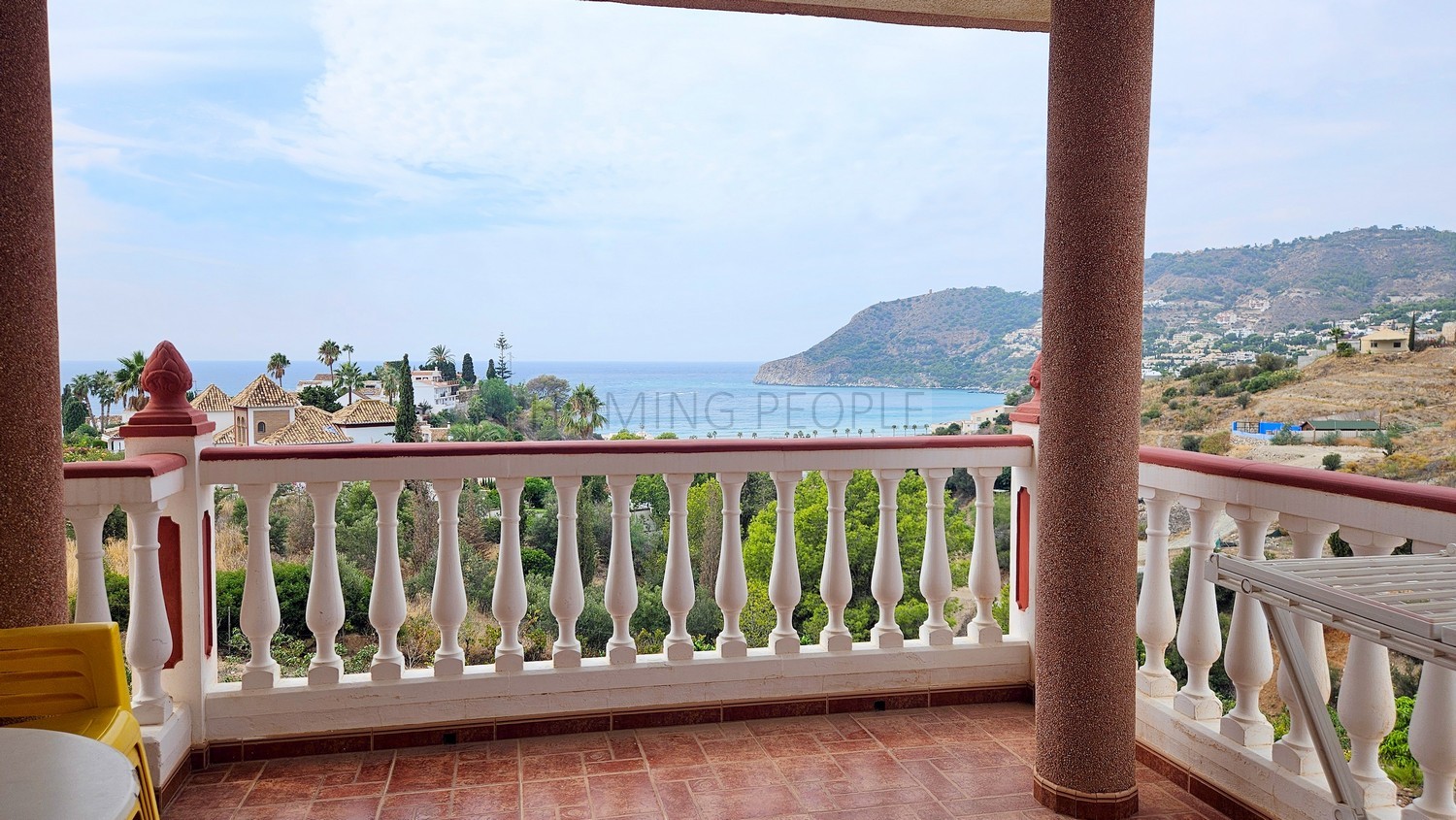 Country house with guest apartment, swimming pool and beautiful views of the bay