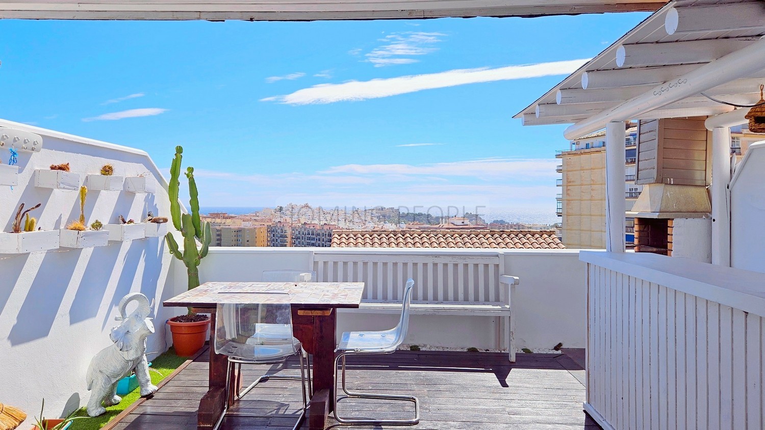 Estupendo adosado con "rooftop" y vistas al mar