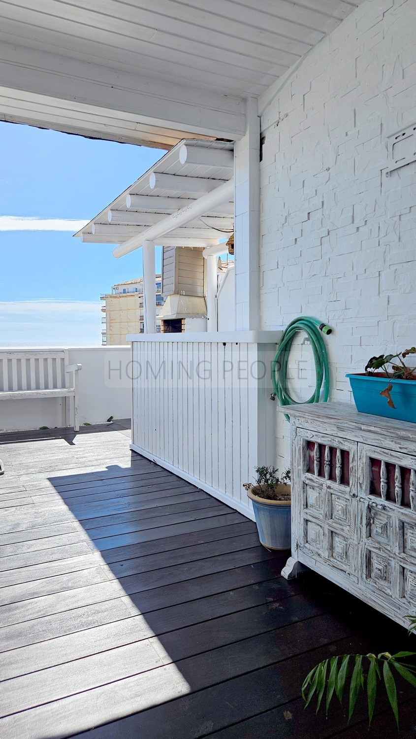 Estupendo adosado con "rooftop" y vistas al mar