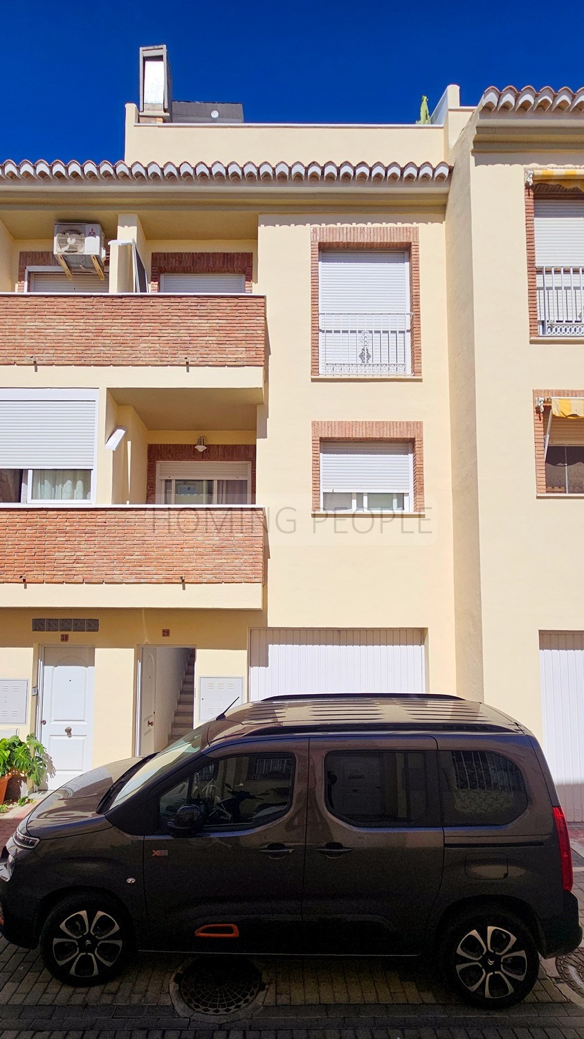 Estupendo adosado con "rooftop" y vistas al mar