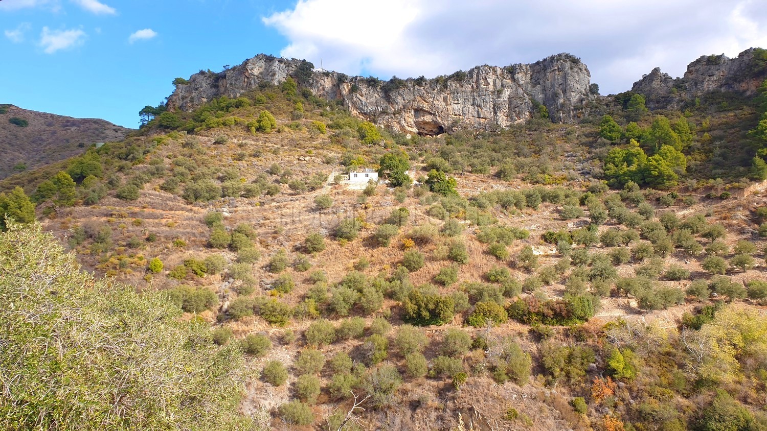 Un cortijo encantador con vistas panorámicas a la montaña