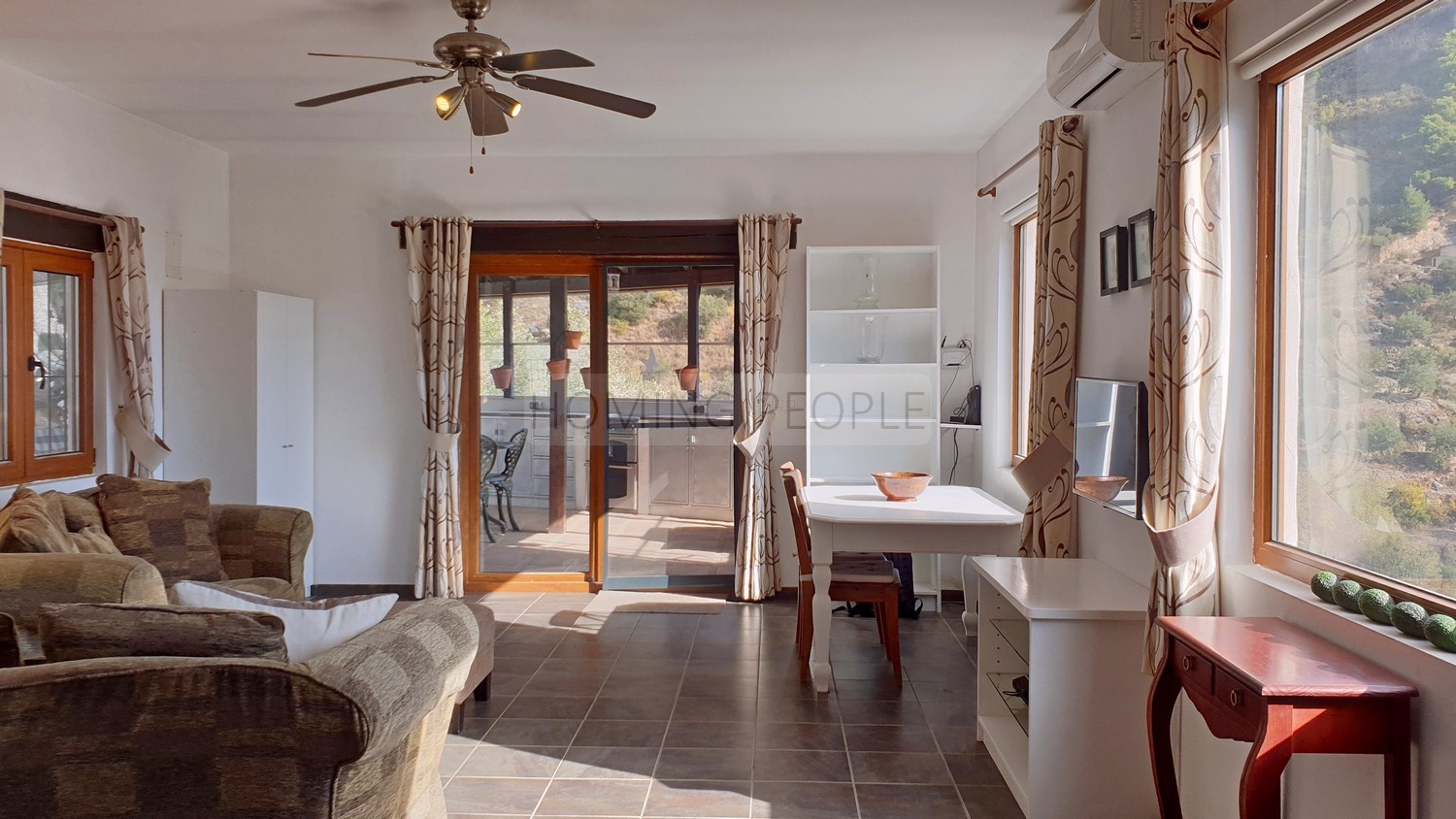 A charming cortijo with panoramic, mountain views