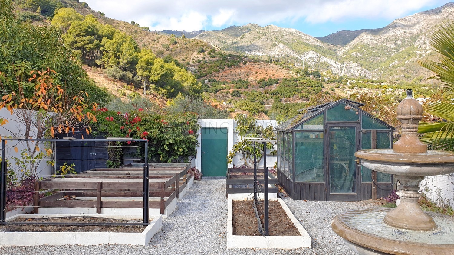 Un cortijo encantador con vistas panorámicas a la montaña