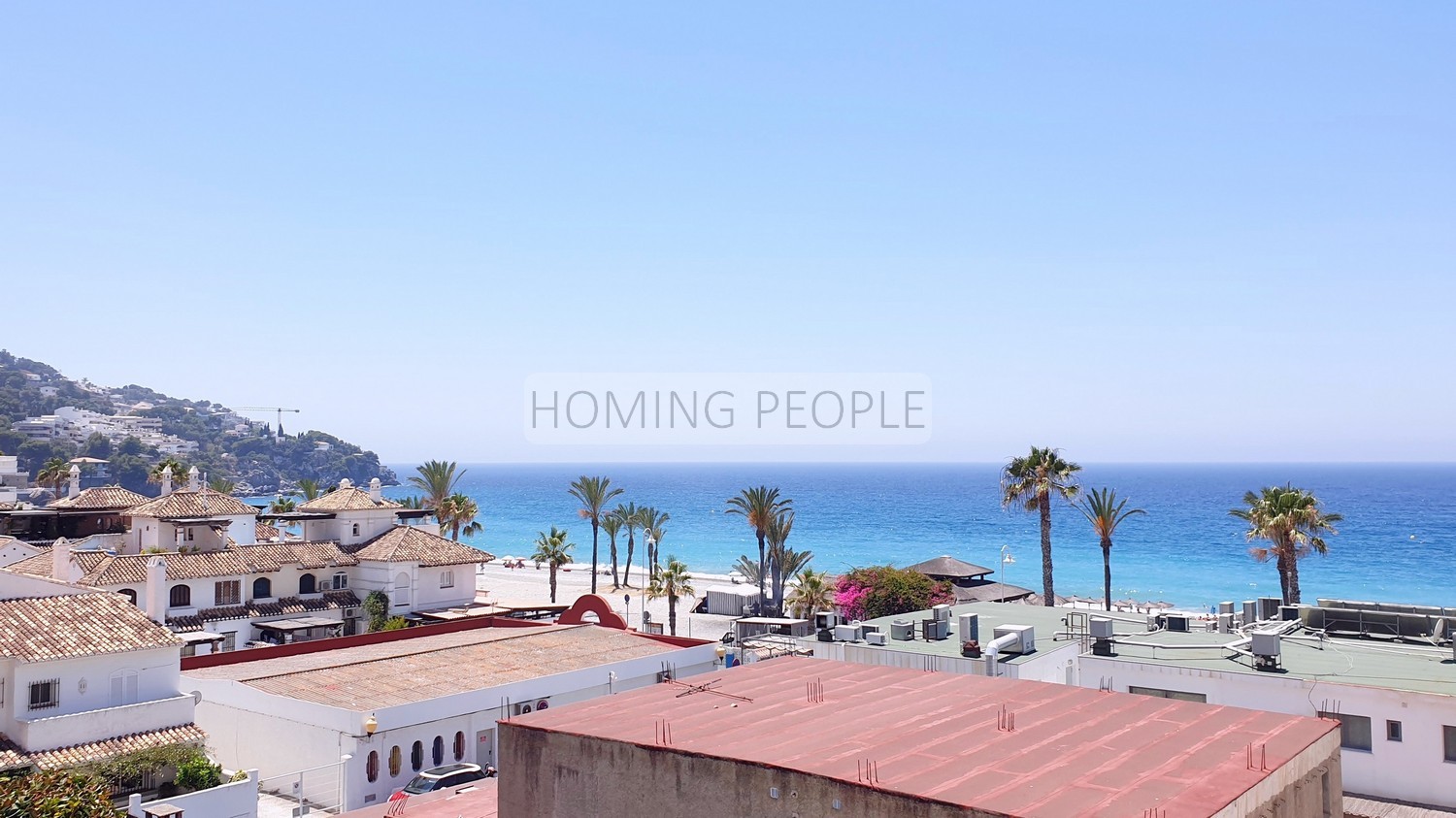 Coqueto apartamento en primera línea de playa con gran terraza y cochera